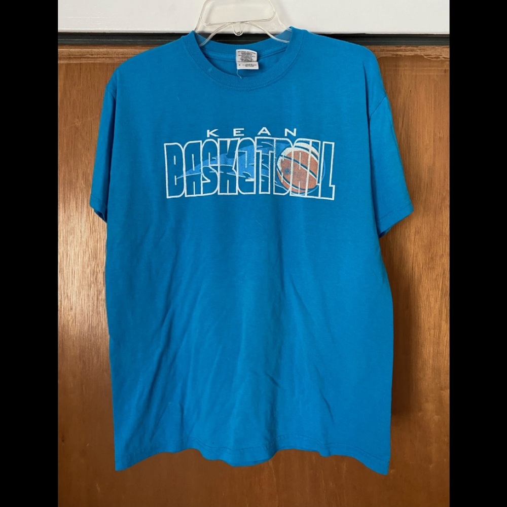 ⭐️Gildan Men’s Kean Basketball T-shirt Size Medium⭐️